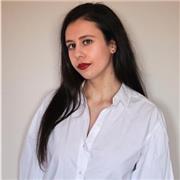 Doy clases particulares y en pequeños grupos adaptadas a las necesidades de cada alumno. Tengo 6 años de experiencia con alumnos de diferentes niveles y con buenos resultados.